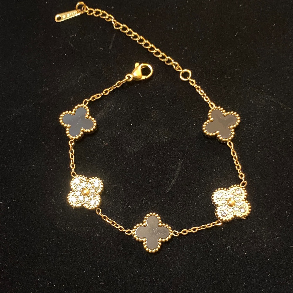 Elegant Gold and Black Clover Bracelet